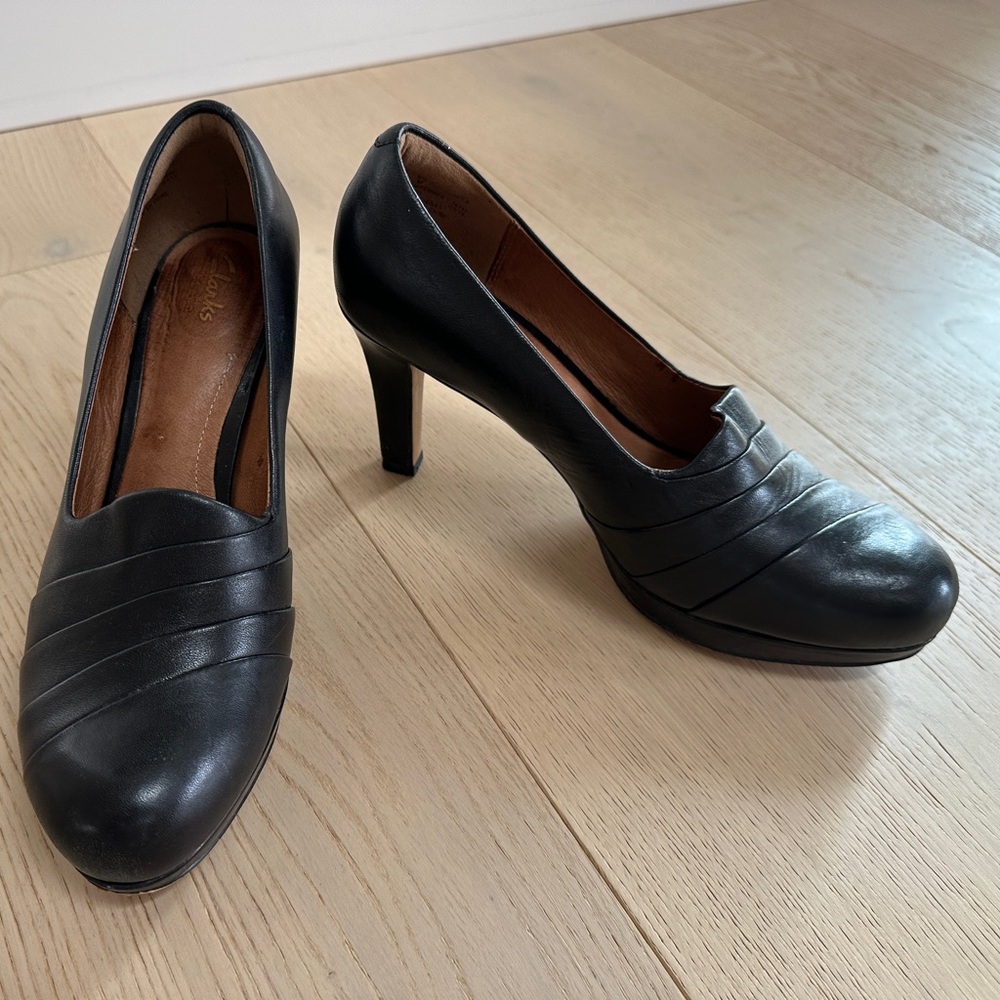 Clarks Women's Delsie Joy Dress Pump size 8.5